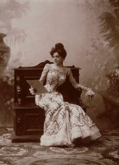 ممثلة المسرح بواسطة Unknown